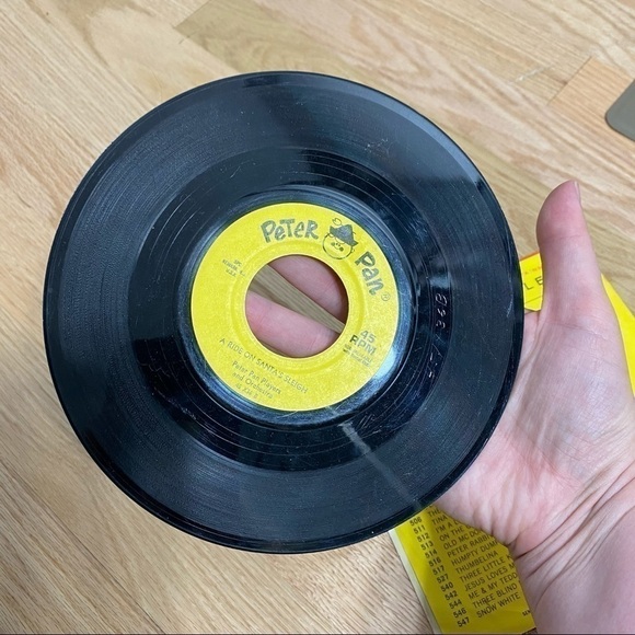 Vintage Snoopy’s Christmas Record 45 RPM Peter Pan - Picture 4 of 5